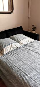 a bed with two pillows on it in a bedroom at Toulon centre ancien proche gare et départ Corse- 5 pers - FREEWIFI - AC in Toulon +7 photos