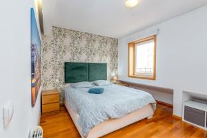 a bedroom with a large bed and a window at Reno Aug22 Cedofeita Exclusive with self check in in Porto