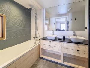 a bathroom with two sinks and a shower at Chalet Saint-Martin-de-Belleville-Les Menuires, 5 pièces, 10 personnes - FR-1-344-1160 in Praranger