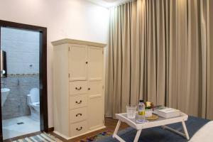 Villa Alyasmin 4 king Bedrooms, 7 Bathrooms, Two Living Rooms w/ TV HD 86 Inch LG & 85 Inch Samsung HD TV, Pool Game, Football Table, Full Kitchen with Dinning Room, Office Table, Jacuzzi