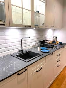 Kuchyň nebo kuchyňský kout v ubytování Apartament Różowa Fala - Pinea Pobierowo + 13 fotografií