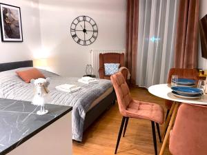 Postel nebo postele na pokoji v ubytování Apartament Różowa Fala - Pinea Pobierowo