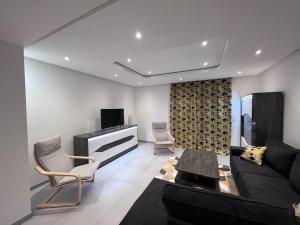 Televízia a/alebo spoločenská miestnosť v ubytovaní Appartement brest st-marc 6-8personne 2min centre