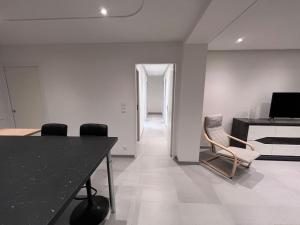 Televízia a/alebo spoločenská miestnosť v ubytovaní Appartement brest st-marc 6-8personne 2min centre