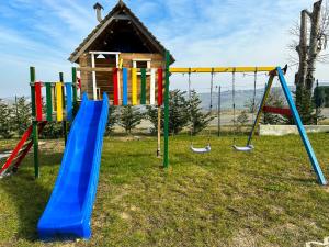 Дитяча ігрова зона в CASA VACANZA CON PISCINA,AREA GIOCHI BAMBINI.
