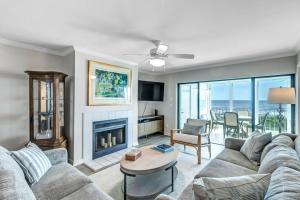 Posezení v ubytování Sunshine Manor - Oceanfront Retreat