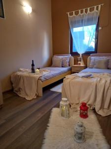 a room with two beds and a window at Guest house - studio apartman Marina in Karlovac