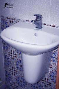 Kylpyhuone majoituspaikassa Saheb Ettabaa Tunis