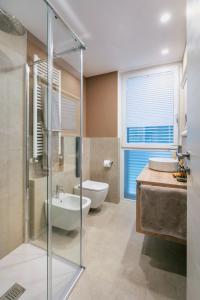 a bathroom with a shower and a sink and a toilet at Indigo Eco Apartments in Bardolino