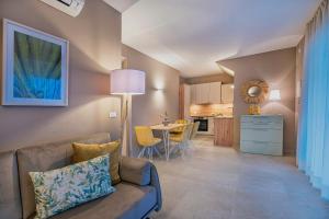 a living room with a couch and a table at Indigo Eco Apartments in Bardolino