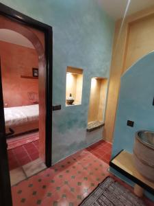 Letto o letti in una camera di Hajrienne guest house