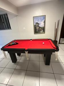 O masă de biliard de la Suítes no Renascença - Casa de Hospedagem Ferreira +9 fotografii