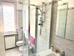 A bathroom at Appartamento Le Risaie