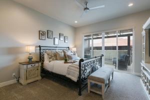 Voodi või voodid majutusasutuse Ocotillo Springs 32 l Sleeps 33, 6 Bedrooms with Private Pool and Hot Tub toas +112 fotot