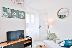 Telewizja i/lub zestaw kina domowego w obiekcie Little Jungle - T2 avec parking