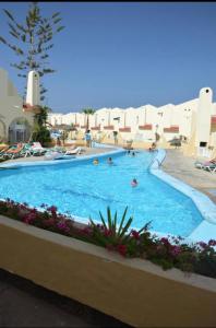 Bazén v ubytovaní Cozy apartment Costa Adeje alebo v jeho blízkosti