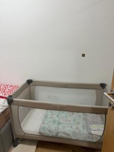 PANDORA APARTMAN CACAK客房内的一张或多张床位