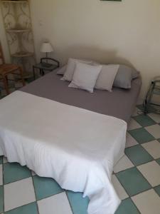 Łóżko lub łóżka w pokoju w obiekcie Belle villa piscine Provence Uzes climatisée