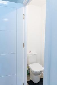 a bathroom with a white toilet and a shower at Oakley Place - Room C Deluxe Ensuite in Bristol