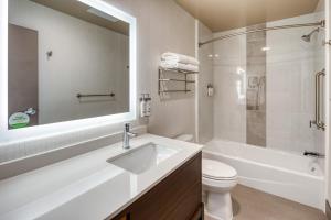 Koupelna v ubytování Holiday Inn Kansas City - Downtown by IHG