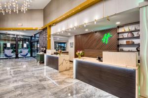 an office with a lobby with a reception desk at Holiday Inn - Kansas City - Downtown, an IHG Hotel in Kansas City