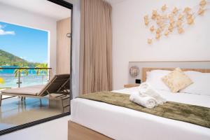 Cook's Bay Hotel & Suites客房内的一张或多张床位