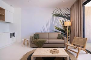 Cook's Bay Hotel & Suites的休息区