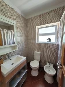 Ένα μπάνιο στο Beach and Surf House +10 φωτογραφίες