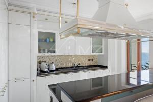 Dapur atau dapur kecil di Luxury apartment with sea view on the first line Promenade des Anglais +6 gambar