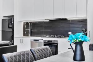 Cuisine ou kitchenette dans l'établissement Noir Cottage Glenelg North