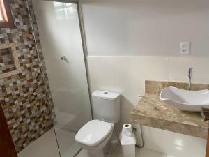 a bathroom with a toilet and a sink and a shower at Casa Ametista in Pirenópolis +28 photos