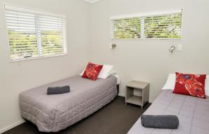Postel nebo postele na pokoji v ubytování Taupo Debretts Spa Resort + 37 fotografií