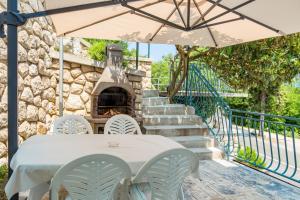 Balkón alebo terasa v ubytovaní Apartments with a parking space Moscenicka Draga, Opatija - 7766