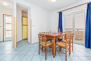 Fotografia z galérie ubytovania Apartments with a parking space Moscenicka Draga, Opatija - 7766 v Moščeničke Dragej