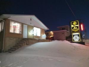 Budova, kde se motel nachází + 13 fotografií