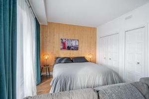 Katil atau katil-katil dalam bilik di Charmant loft - 20 MIN à pied Vieux-Québec !