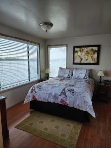 Cama ou camas em um quarto em Plainview Motel
