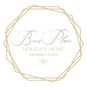 une invitation de mariage avec un cadre hexagonal or et une fleur dans l'établissement Bee's Place Holiday Home Kranjska Gora, à Kranjska Gora