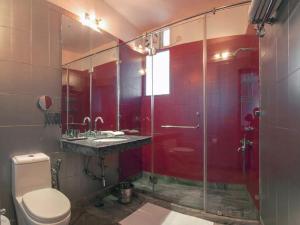 Koupelna v ubytování Haveli Hauz Khas + 37 fotografií