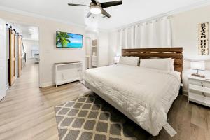 Postel nebo postele na pokoji v ubytování Beach Side Destin Retreat