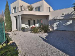 Fotografia z galérie ubytovania Villa climatisée indépendante avec jardin et WIFI, proche plage et commerces à Sète, quartier Villeroy - FR-1-472-176 v destinácii Sète
