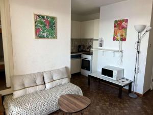 Kuchnia lub aneks kuchenny w obiekcie Studio Cabine avec Ascenseur, Proche Plage, Animaux Admis - FR-1-702-49