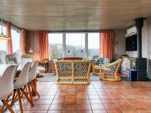 TV a/nebo společenská místnost v ubytování Holiday home Hjørring VIII