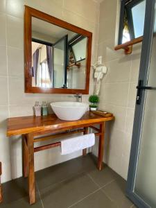 Ένα μπάνιο στο The Legend Coco Beach