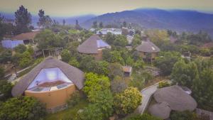 eine Aussicht über ein Resort mit einem Gebäude und Bäumen in der Unterkunft My Village - Eco Rural Resort in Coimbatore
