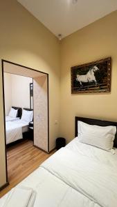 Postel nebo postele na pokoji v ubytování Hayot Hostel