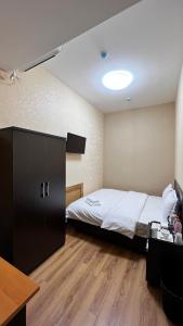 Postel nebo postele na pokoji v ubytování Hayot Hostel