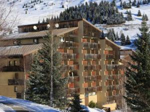 a large apartment building in the snow with trees at Appartement Auris, 2 pièces, 4 personnes - FR-1-297-65 in Auris