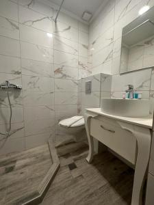 A bathroom at Just Studios
