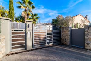 Zdjęcie z galerii obiektu Villa Elena - Studio proche plage avec terrasse w Cannes